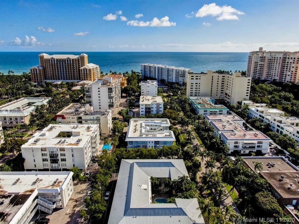 Recently Sold: $415,000 (2 beds, 2 baths, 890 Square Feet)