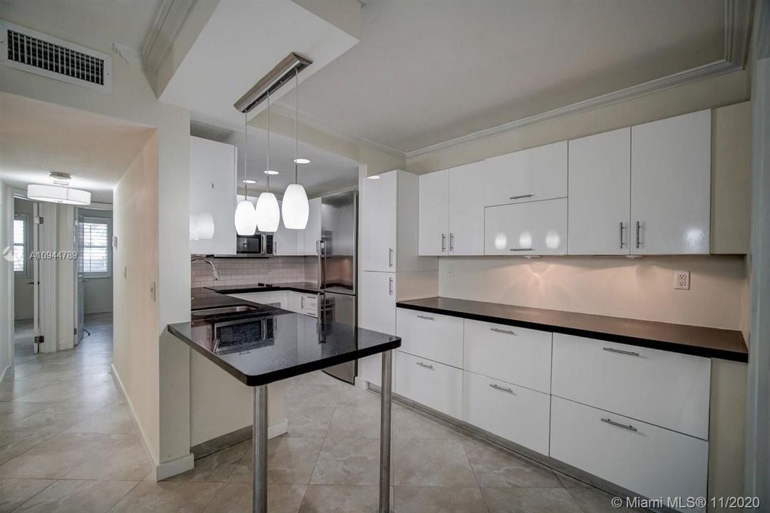 Recently Sold: $415,000 (2 beds, 2 baths, 890 Square Feet)