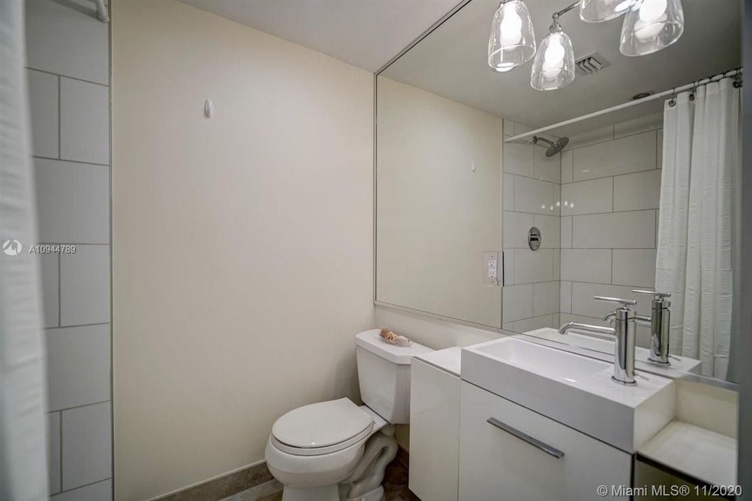Recently Sold: $415,000 (2 beds, 2 baths, 890 Square Feet)