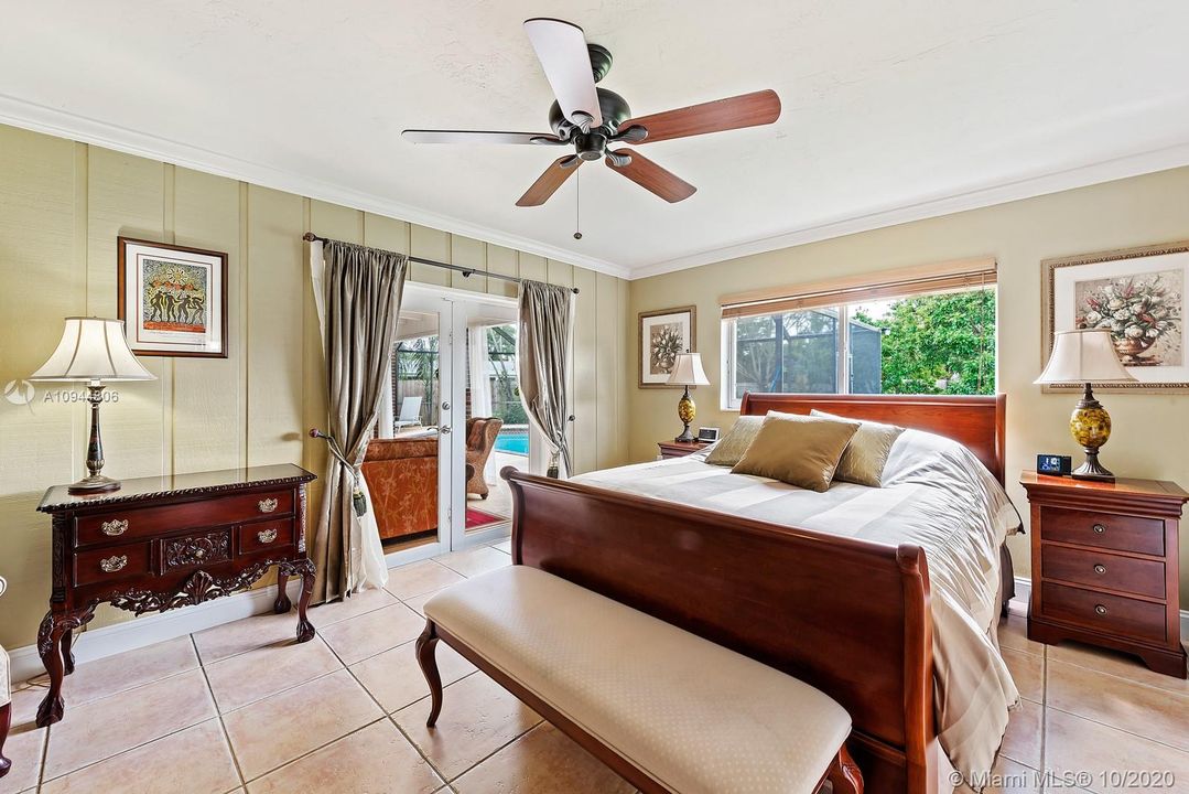 Vendido Recientemente: $629,900 (4 camas, 3 baños, 2011 Pies cuadrados)