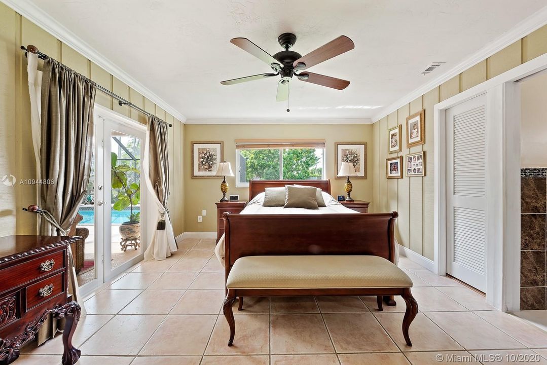 Vendido Recientemente: $629,900 (4 camas, 3 baños, 2011 Pies cuadrados)