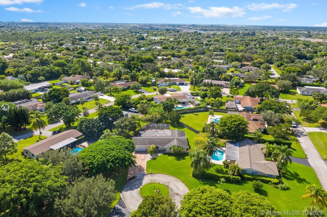 Vendido Recientemente: $629,900 (4 camas, 3 baños, 2011 Pies cuadrados)