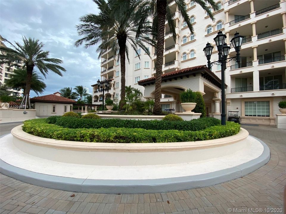 Recently Rented: $30,000 (4 beds, 4 baths, 3690 Square Feet)