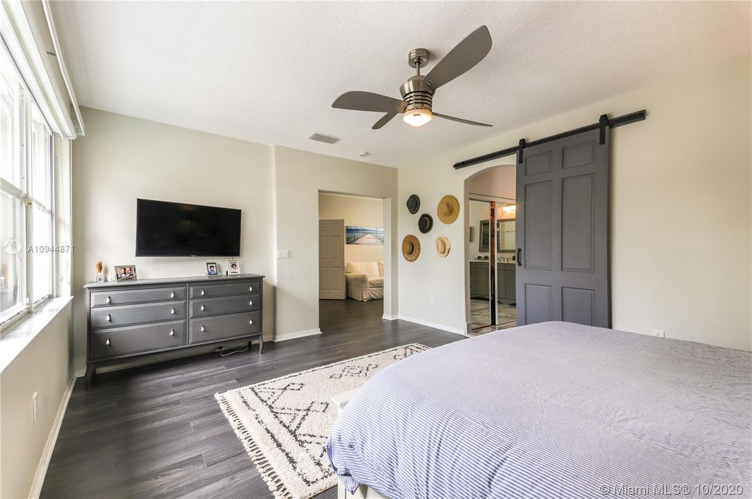 Recently Sold: $686,000 (4 beds, 2 baths, 2537 Square Feet)