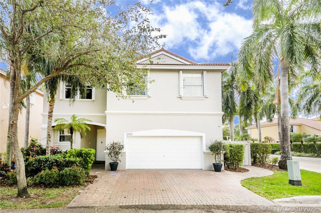 Recently Sold: $686,000 (4 beds, 2 baths, 2537 Square Feet)