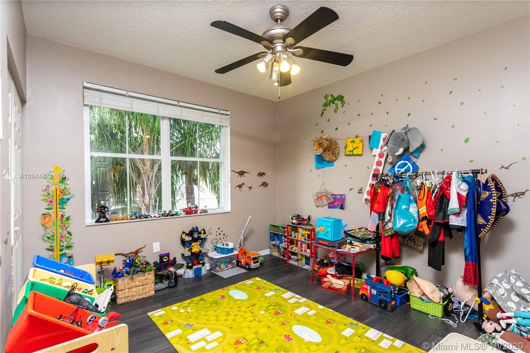 Recently Sold: $686,000 (4 beds, 2 baths, 2537 Square Feet)