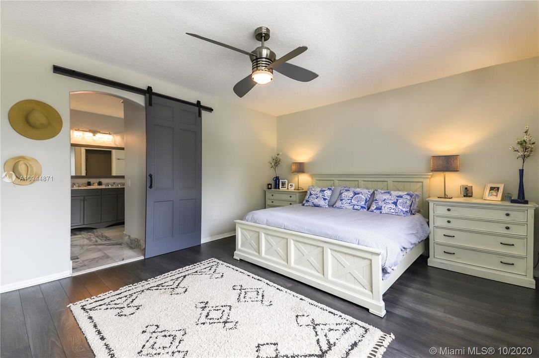 Recently Sold: $686,000 (4 beds, 2 baths, 2537 Square Feet)