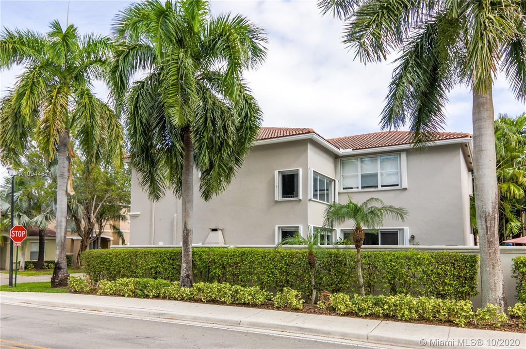 Recently Sold: $686,000 (4 beds, 2 baths, 2537 Square Feet)