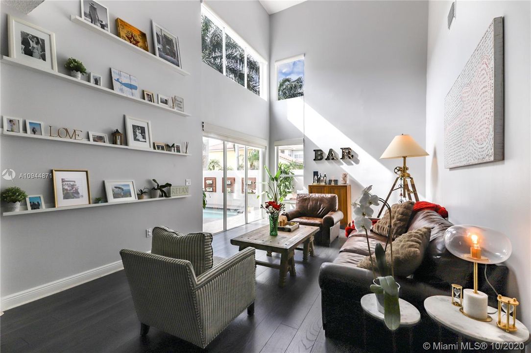 Recently Sold: $686,000 (4 beds, 2 baths, 2537 Square Feet)