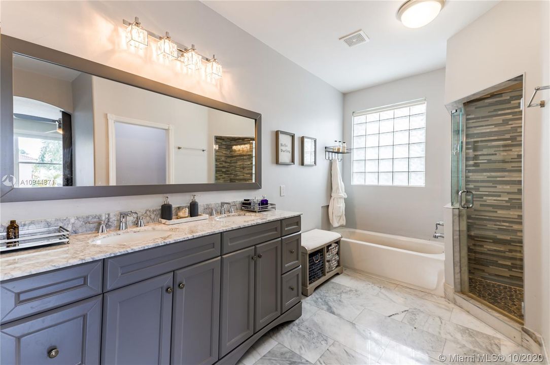 Recently Sold: $686,000 (4 beds, 2 baths, 2537 Square Feet)