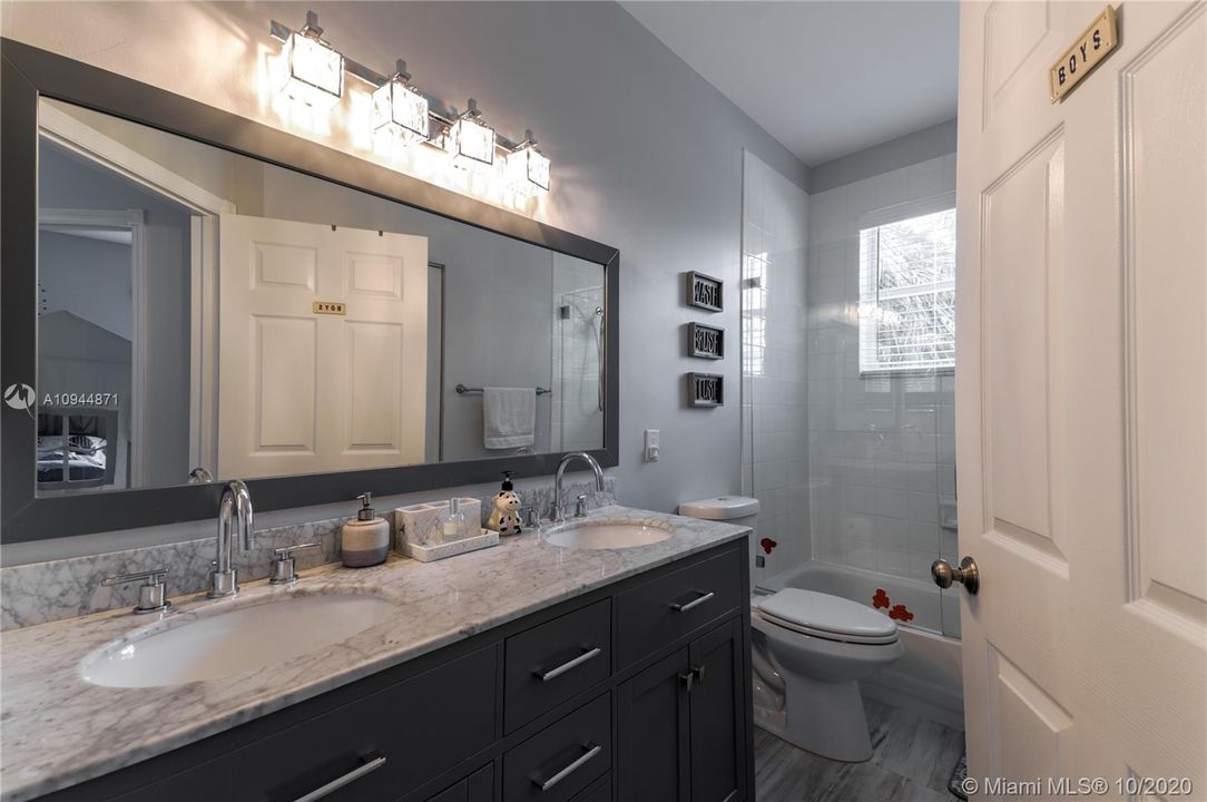 Recently Sold: $686,000 (4 beds, 2 baths, 2537 Square Feet)