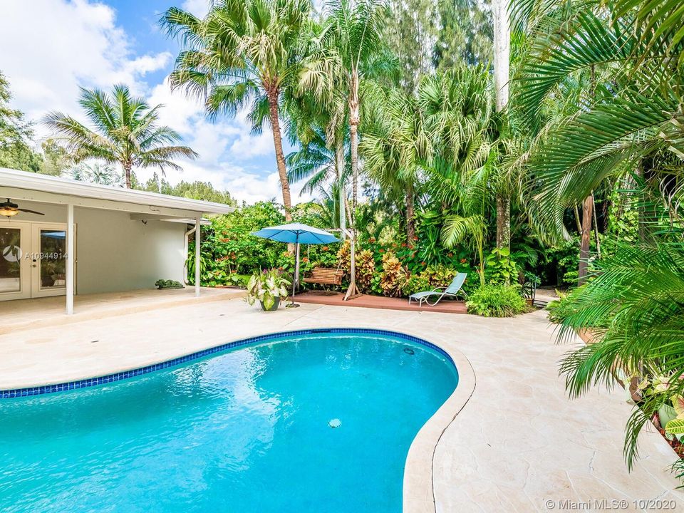 Vendido Recientemente: $695,000 (3 camas, 2 baños, 2193 Pies cuadrados)
