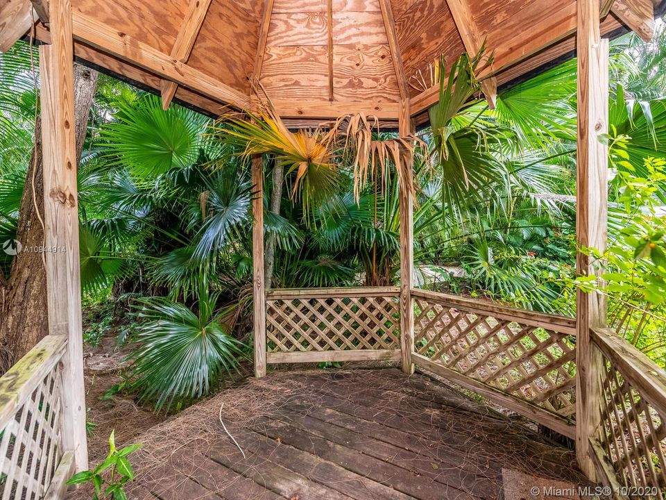 Vendido Recientemente: $695,000 (3 camas, 2 baños, 2193 Pies cuadrados)