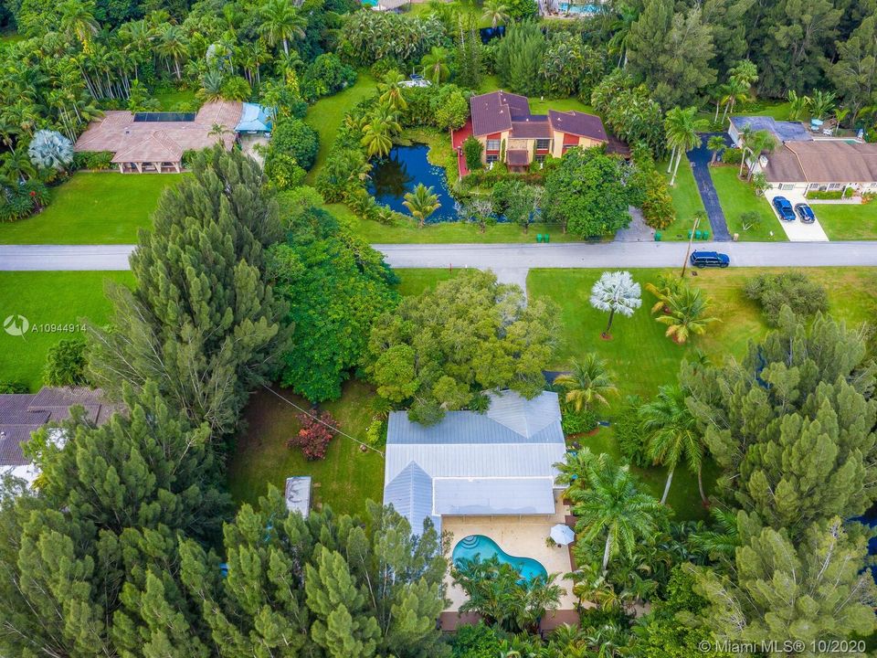 Vendido Recientemente: $695,000 (3 camas, 2 baños, 2193 Pies cuadrados)