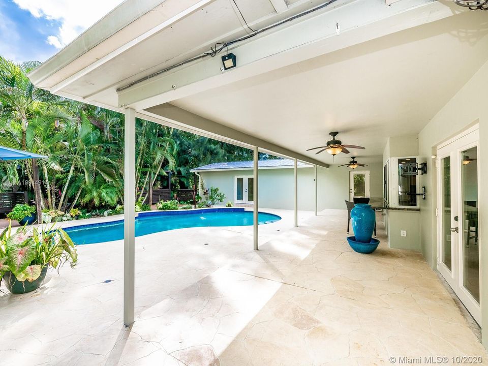 Vendido Recientemente: $695,000 (3 camas, 2 baños, 2193 Pies cuadrados)