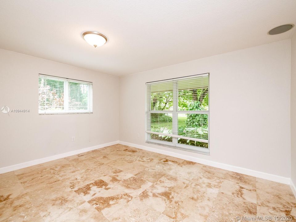 Vendido Recientemente: $695,000 (3 camas, 2 baños, 2193 Pies cuadrados)