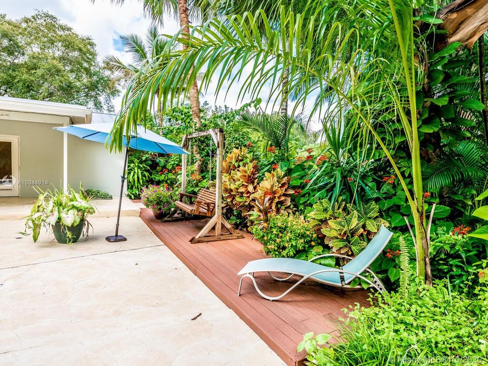 Vendido Recientemente: $695,000 (3 camas, 2 baños, 2193 Pies cuadrados)