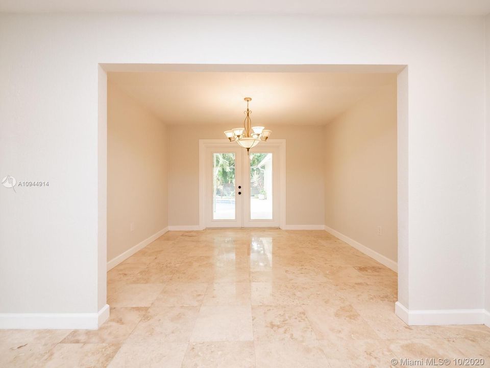 Vendido Recientemente: $695,000 (3 camas, 2 baños, 2193 Pies cuadrados)