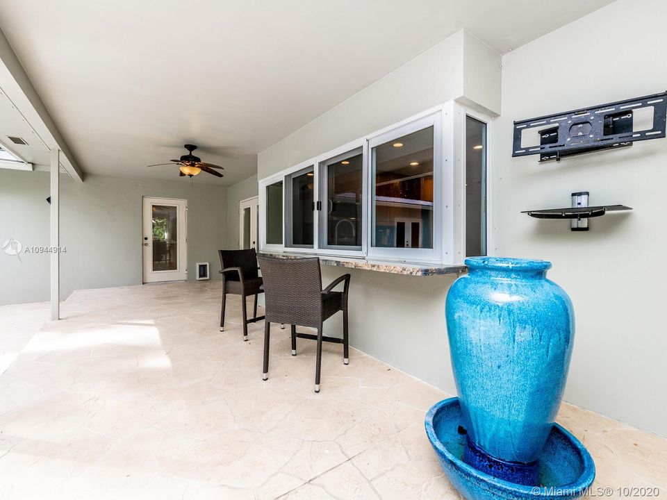 Vendido Recientemente: $695,000 (3 camas, 2 baños, 2193 Pies cuadrados)