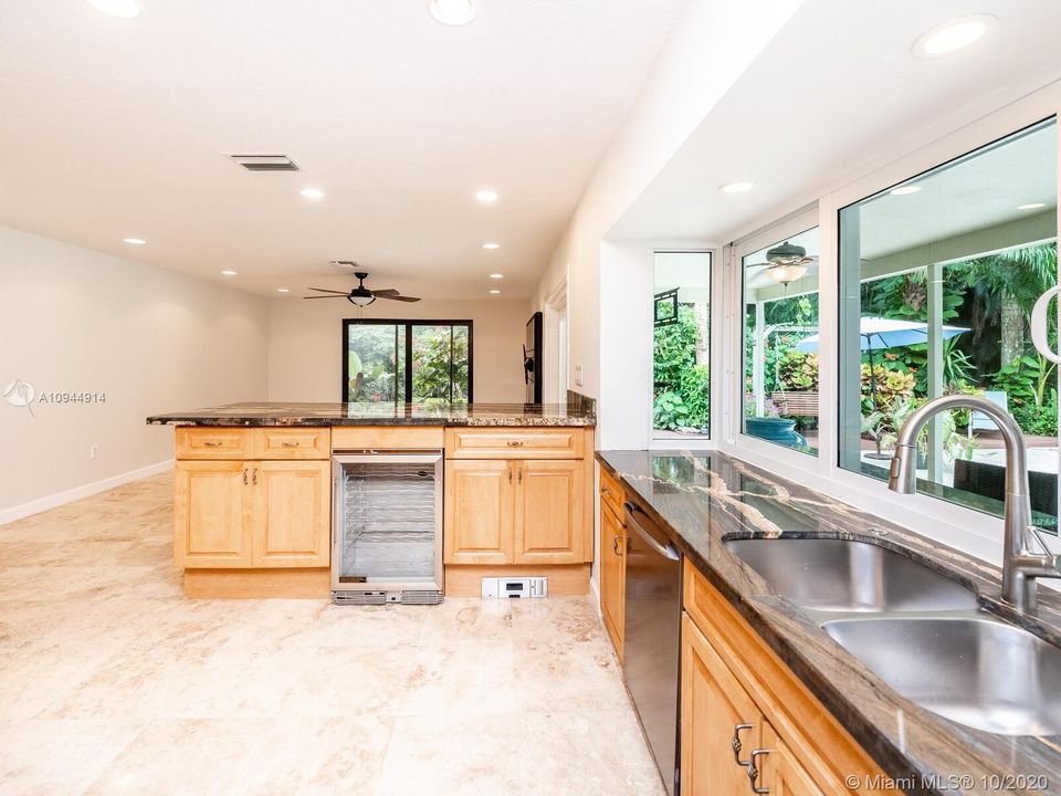 Vendido Recientemente: $695,000 (3 camas, 2 baños, 2193 Pies cuadrados)