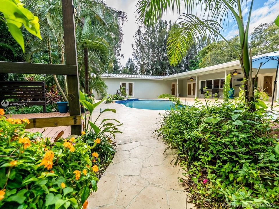 Vendido Recientemente: $695,000 (3 camas, 2 baños, 2193 Pies cuadrados)