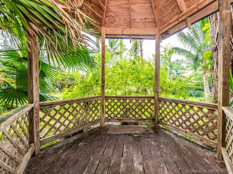 Vendido Recientemente: $695,000 (3 camas, 2 baños, 2193 Pies cuadrados)