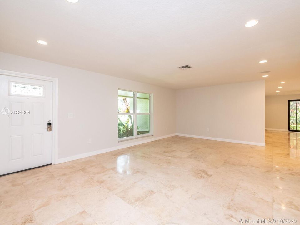 Vendido Recientemente: $695,000 (3 camas, 2 baños, 2193 Pies cuadrados)