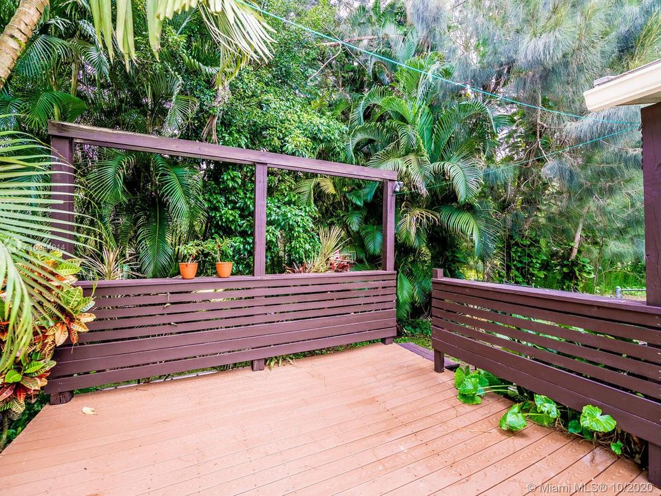 Vendido Recientemente: $695,000 (3 camas, 2 baños, 2193 Pies cuadrados)