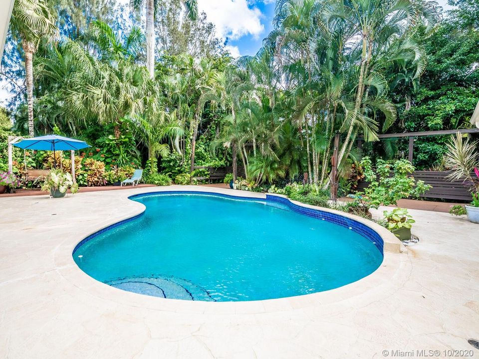 Vendido Recientemente: $695,000 (3 camas, 2 baños, 2193 Pies cuadrados)