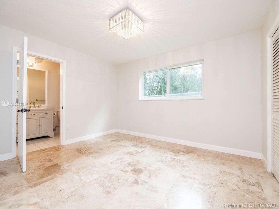 Vendido Recientemente: $695,000 (3 camas, 2 baños, 2193 Pies cuadrados)