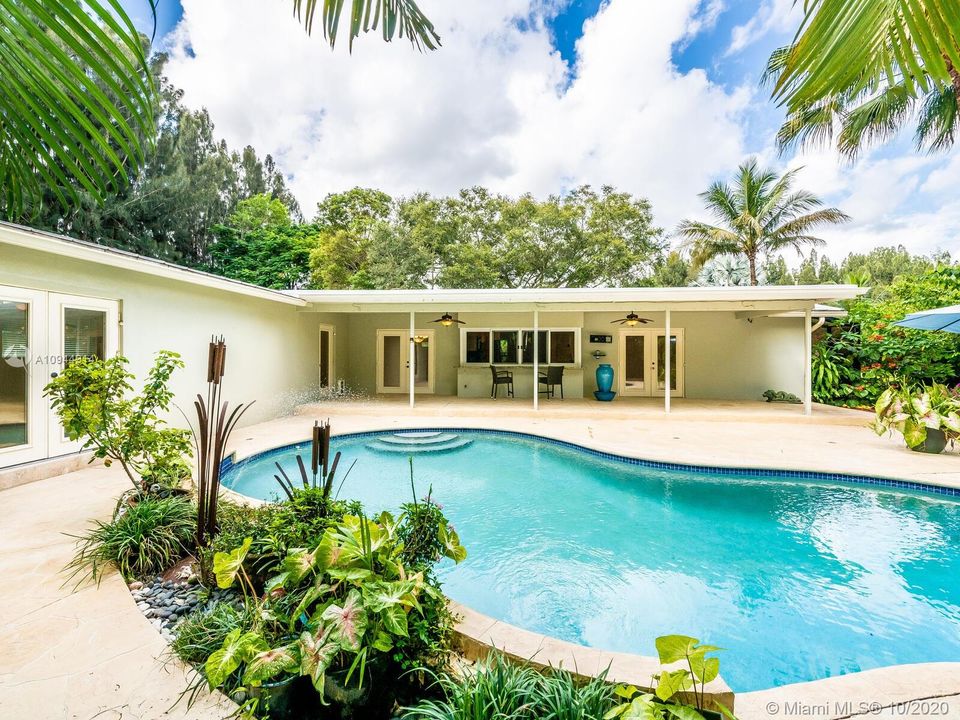 Vendido Recientemente: $695,000 (3 camas, 2 baños, 2193 Pies cuadrados)