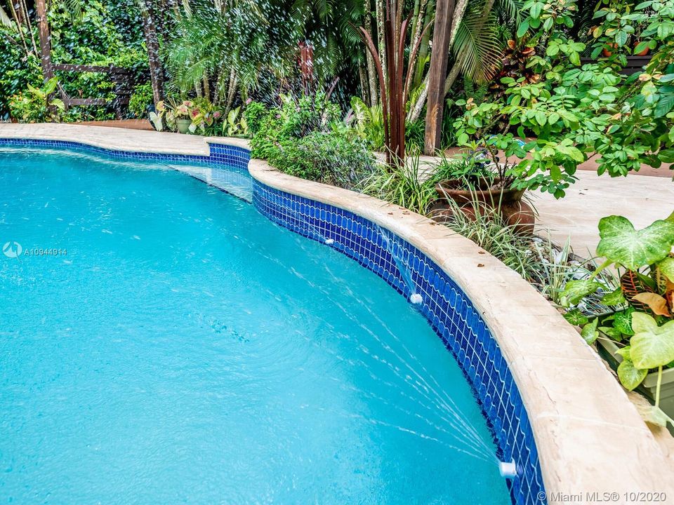 Vendido Recientemente: $695,000 (3 camas, 2 baños, 2193 Pies cuadrados)