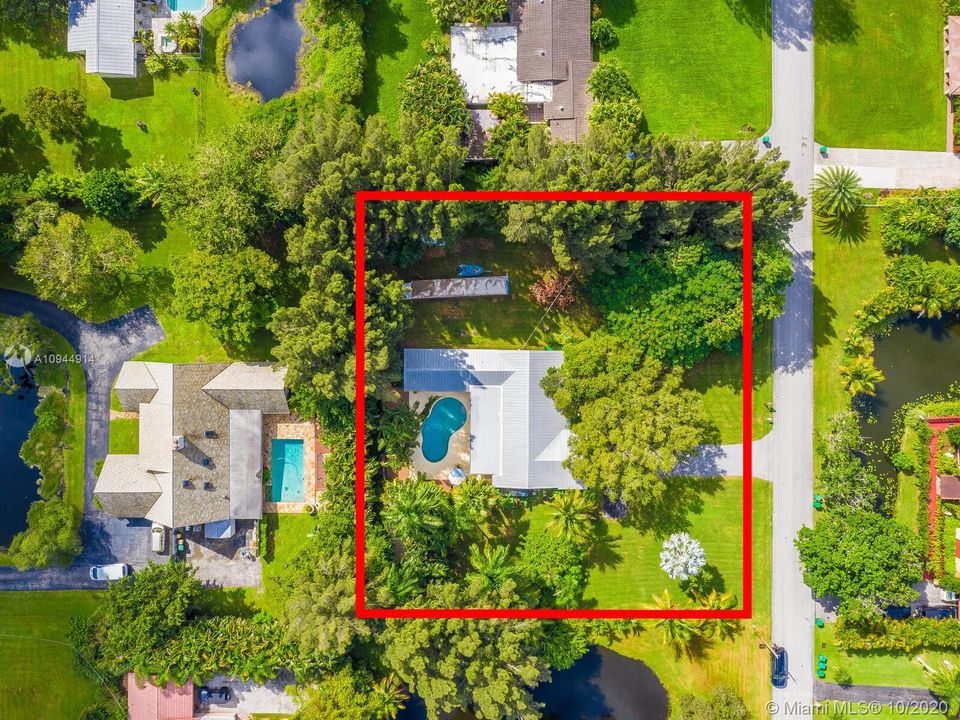 Vendido Recientemente: $695,000 (3 camas, 2 baños, 2193 Pies cuadrados)