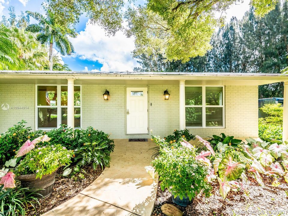Vendido Recientemente: $695,000 (3 camas, 2 baños, 2193 Pies cuadrados)