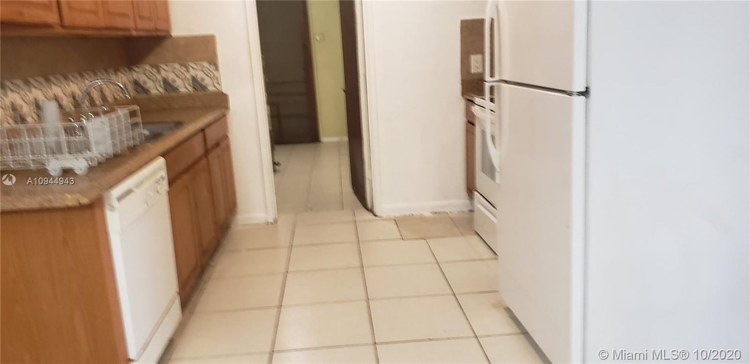 Недавно продано: $235,000 (4 спален, 3 ванн, 1804 Квадратных фут)