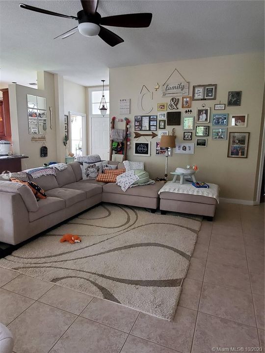 Recently Sold: $410,000 (3 beds, 2 baths, 1952 Square Feet)