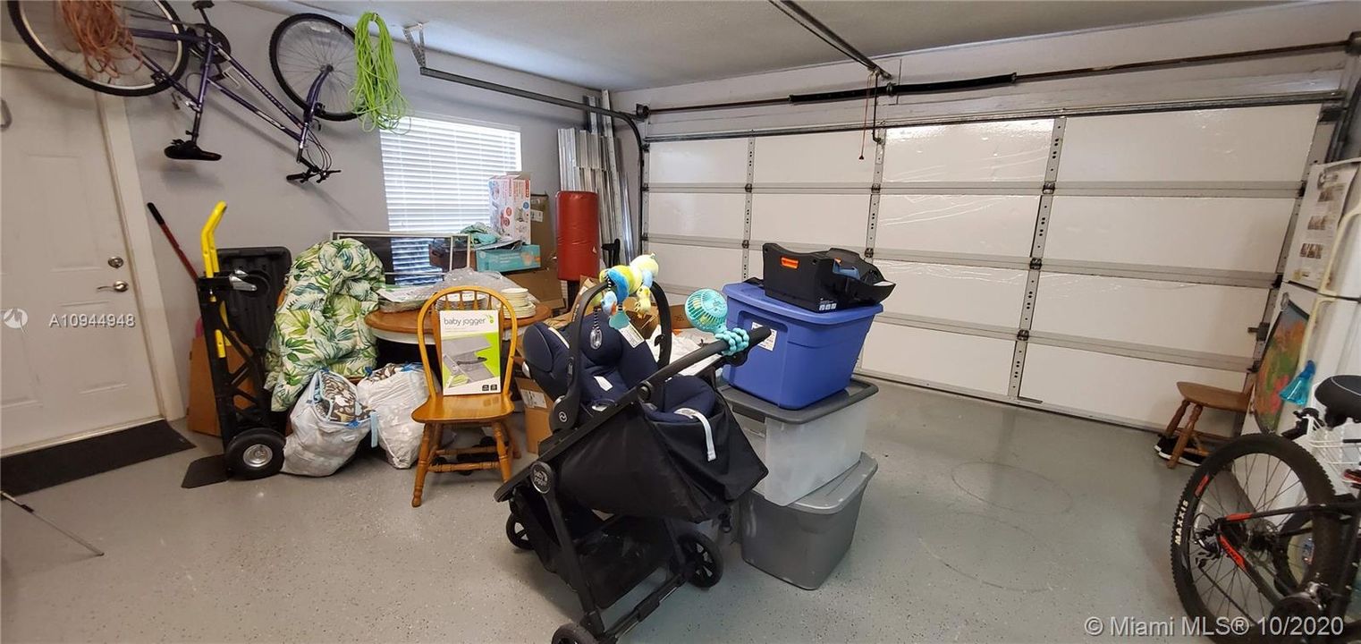 Recently Sold: $410,000 (3 beds, 2 baths, 1952 Square Feet)