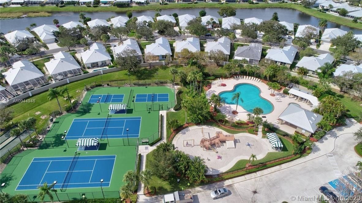 Recently Sold: $410,000 (3 beds, 2 baths, 1952 Square Feet)