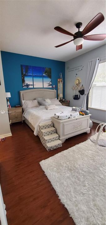 Recently Sold: $410,000 (3 beds, 2 baths, 1952 Square Feet)