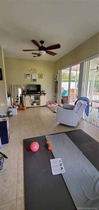 Recently Sold: $410,000 (3 beds, 2 baths, 1952 Square Feet)