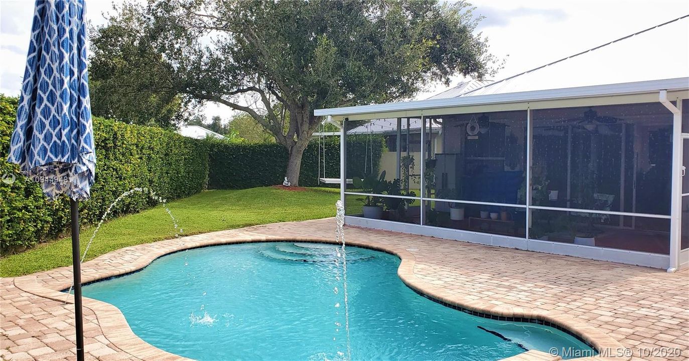 Recently Sold: $410,000 (3 beds, 2 baths, 1952 Square Feet)
