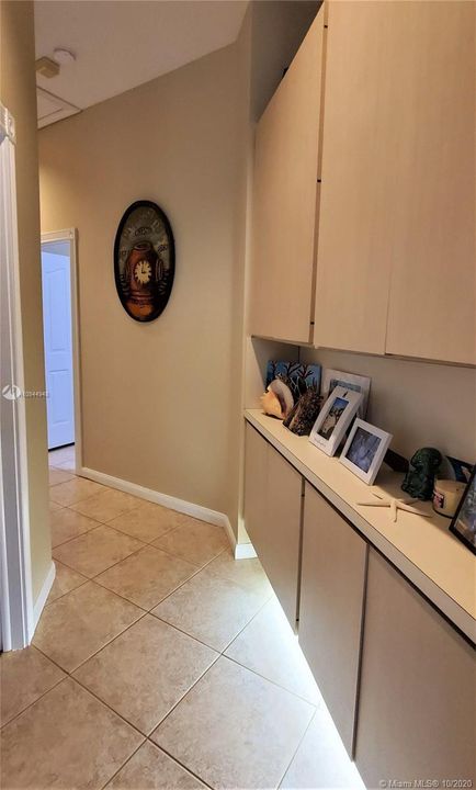 Recently Sold: $410,000 (3 beds, 2 baths, 1952 Square Feet)