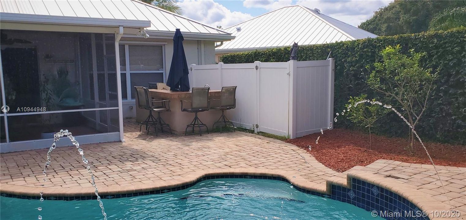 Recently Sold: $410,000 (3 beds, 2 baths, 1952 Square Feet)