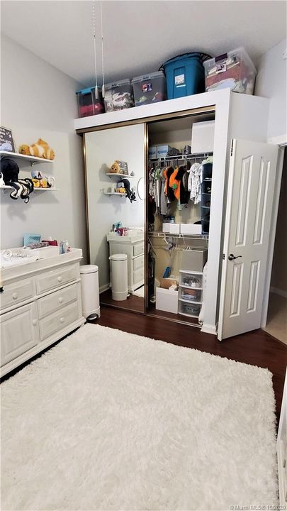 Recently Sold: $410,000 (3 beds, 2 baths, 1952 Square Feet)
