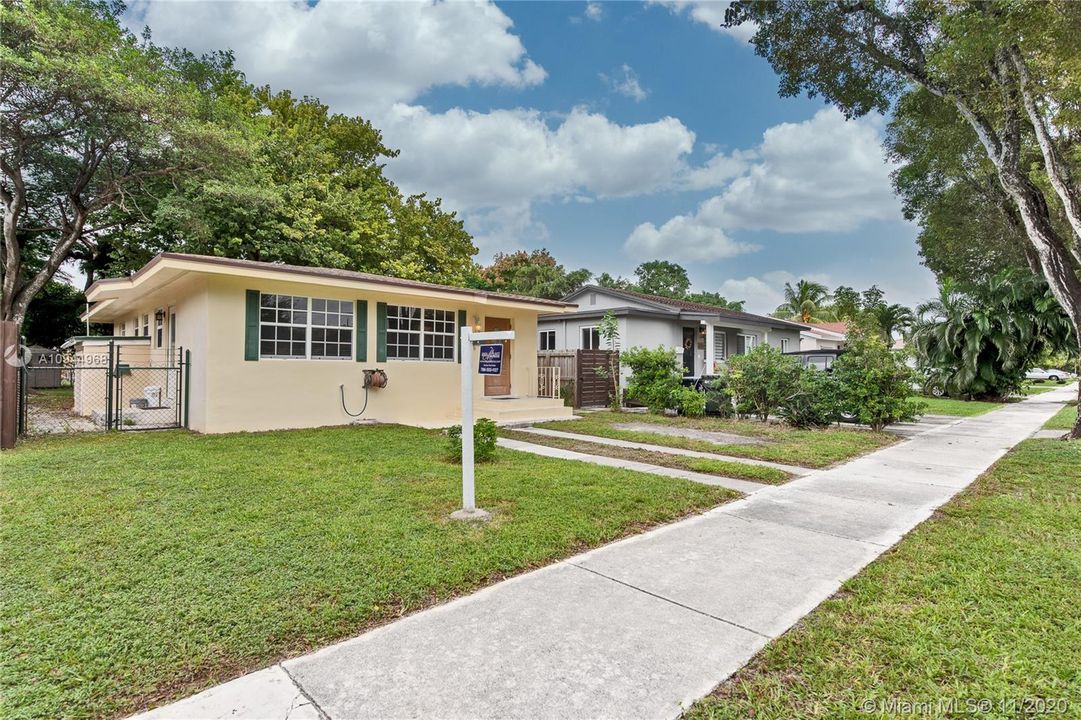 Recently Sold: $369,900 (3 beds, 2 baths, 1107 Square Feet)