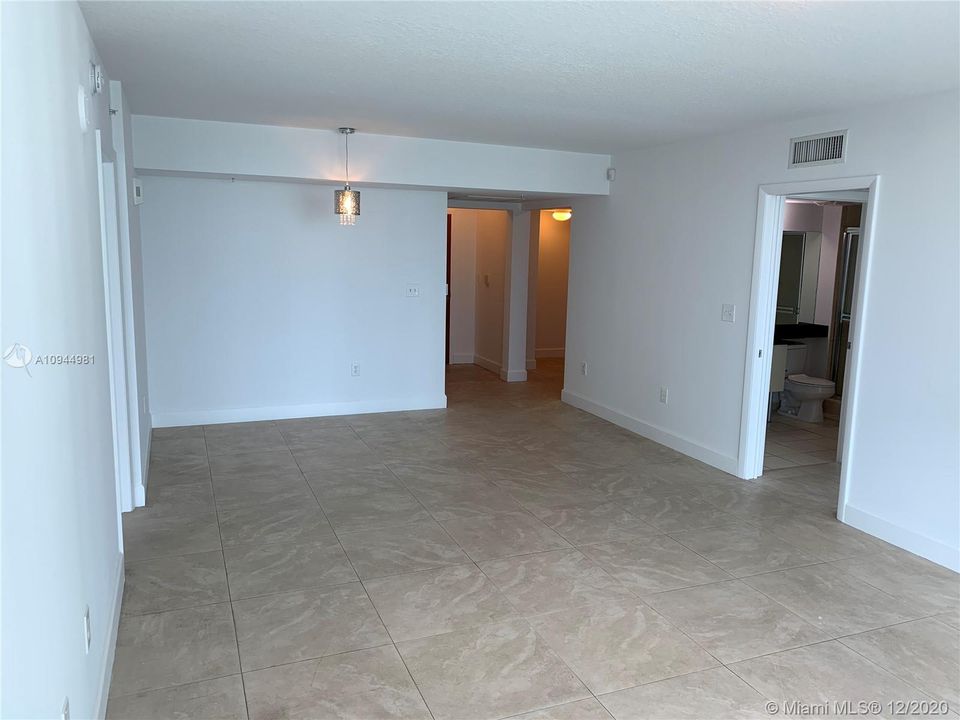 Recently Rented: $2,700 (2 beds, 2 baths, 1051 Square Feet)