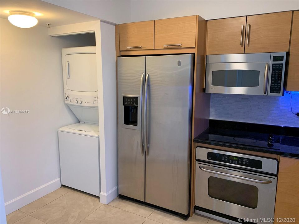 Recently Rented: $2,700 (2 beds, 2 baths, 1051 Square Feet)