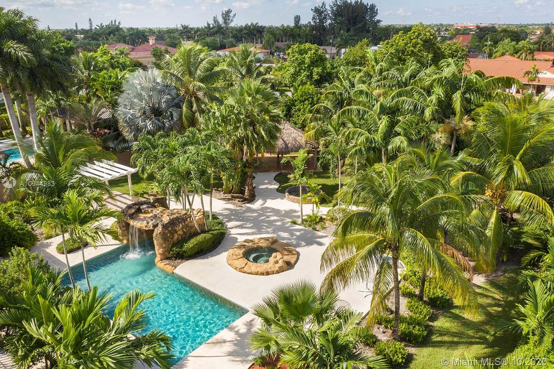 Vendido Recientemente: $1,349,900 (5 camas, 5 baños, 5172 Pies cuadrados)