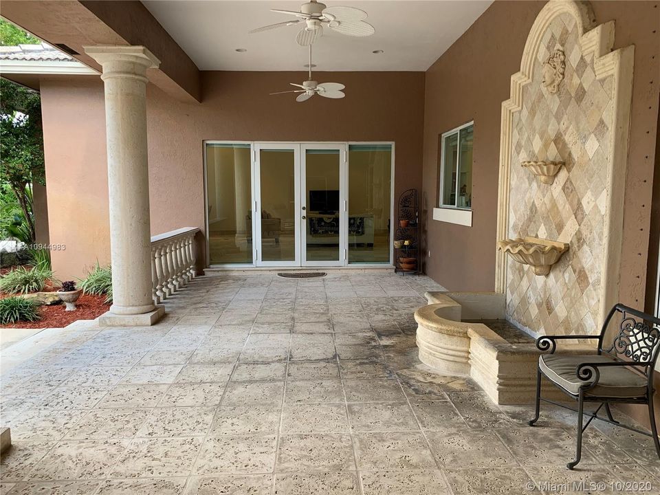 Vendido Recientemente: $1,349,900 (5 camas, 5 baños, 5172 Pies cuadrados)