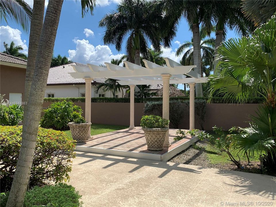 Vendido Recientemente: $1,349,900 (5 camas, 5 baños, 5172 Pies cuadrados)